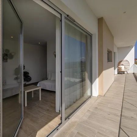 Ceu - B&p Infinity House * ساو مارتينهو دو بورتو